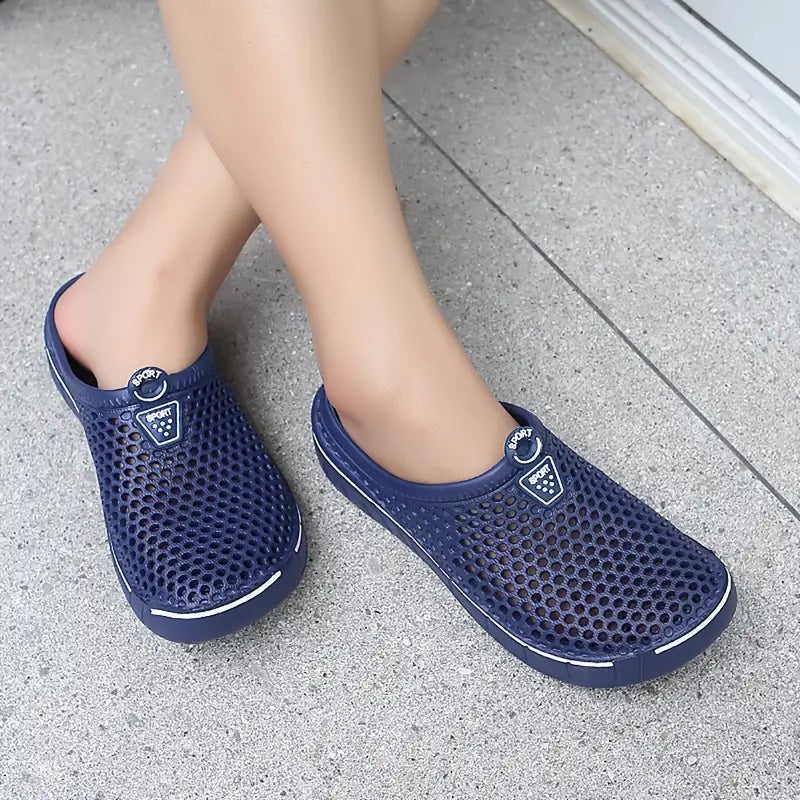 Naisten reikäkuvioiset yksiväriset kengät
